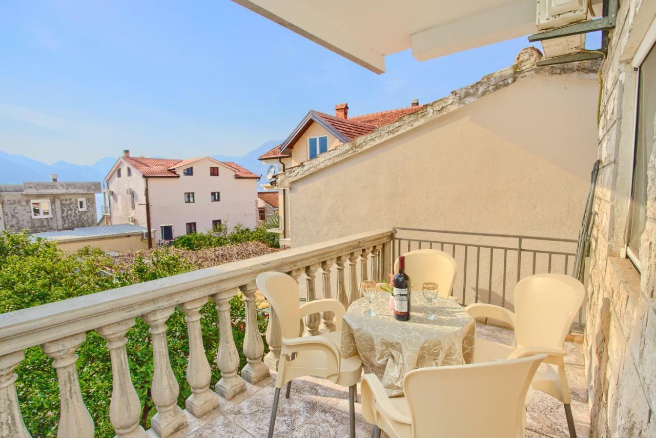 Apartment Vladan Котор Екстер'єр фото